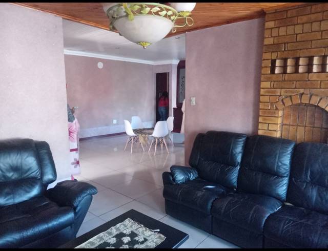 3 BEDROOM FREEHOLD FOR SALE IN VOSLOORUS